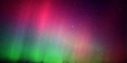 Green vs. red – Auroral views are a study in contrasts