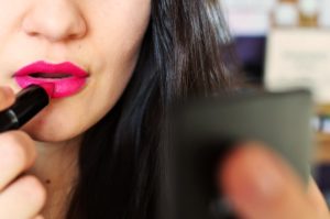 https://www.pexels.com/photo/woman-makeup-beauty-lipstick-3123/